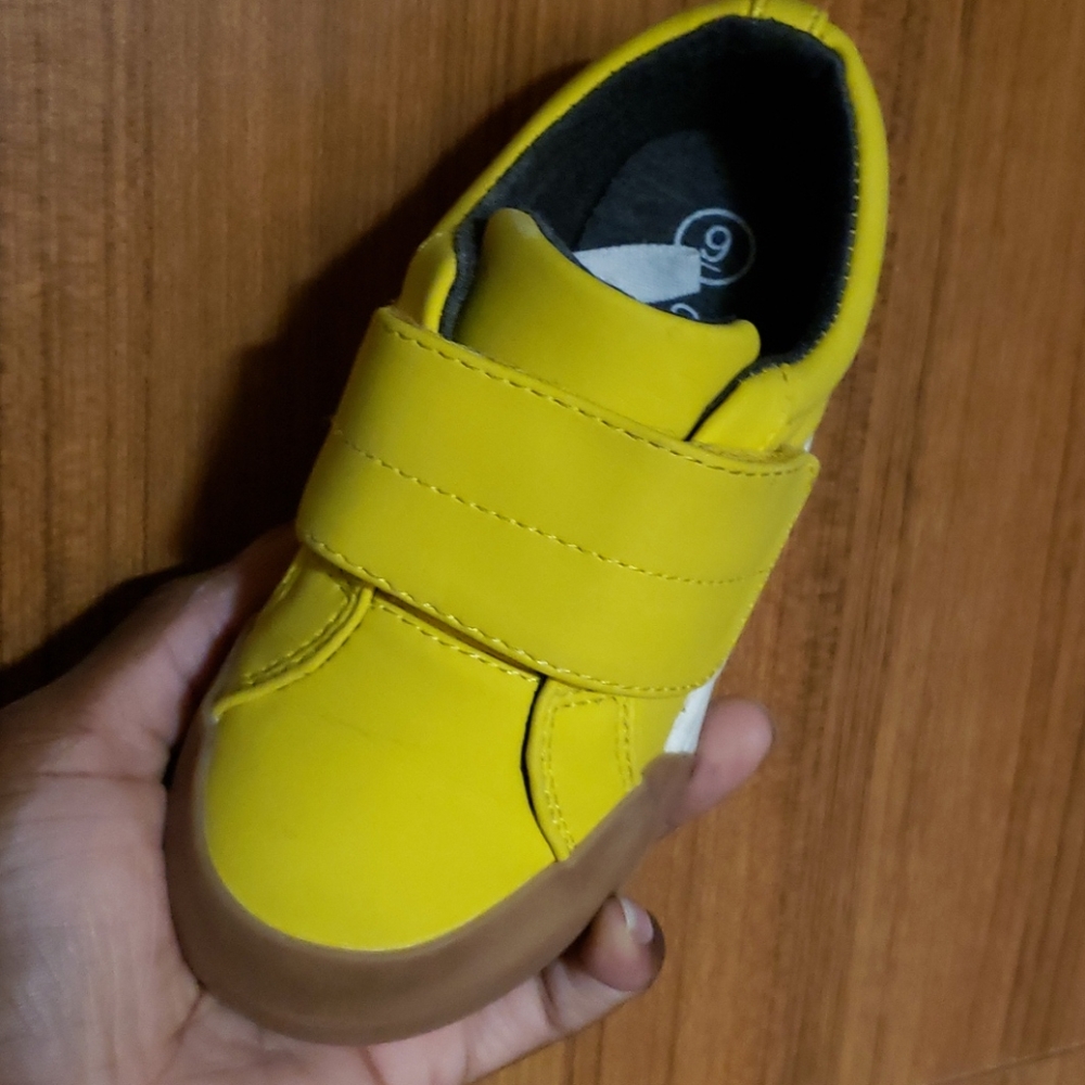 Cat & jack sneaker